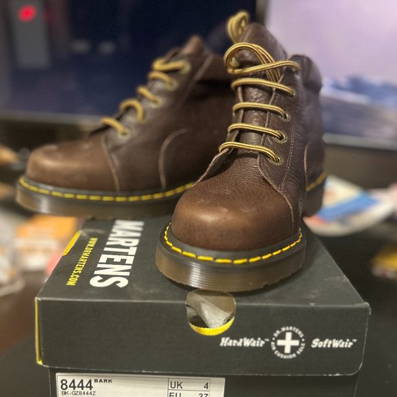 NIB 5 eye Dr Martens brown boots style 8444 size US 5 Men - Picture 1 of 5